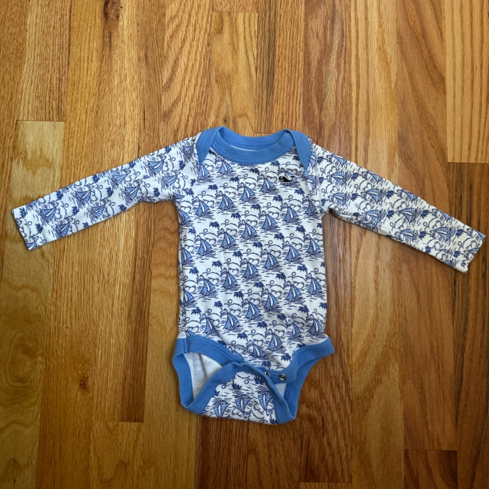 Vineyard vines sailboat 3-6 month baby Blue Long Sleeve Onesie bodysuit whale